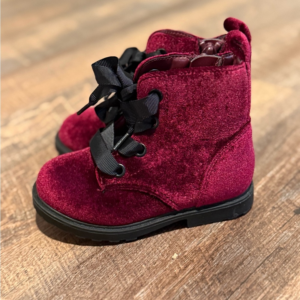 NWOT - Girls Burgundy Velvet Cat & Jack Toddler Boots (Size 7T); Holiday Shoes ✨